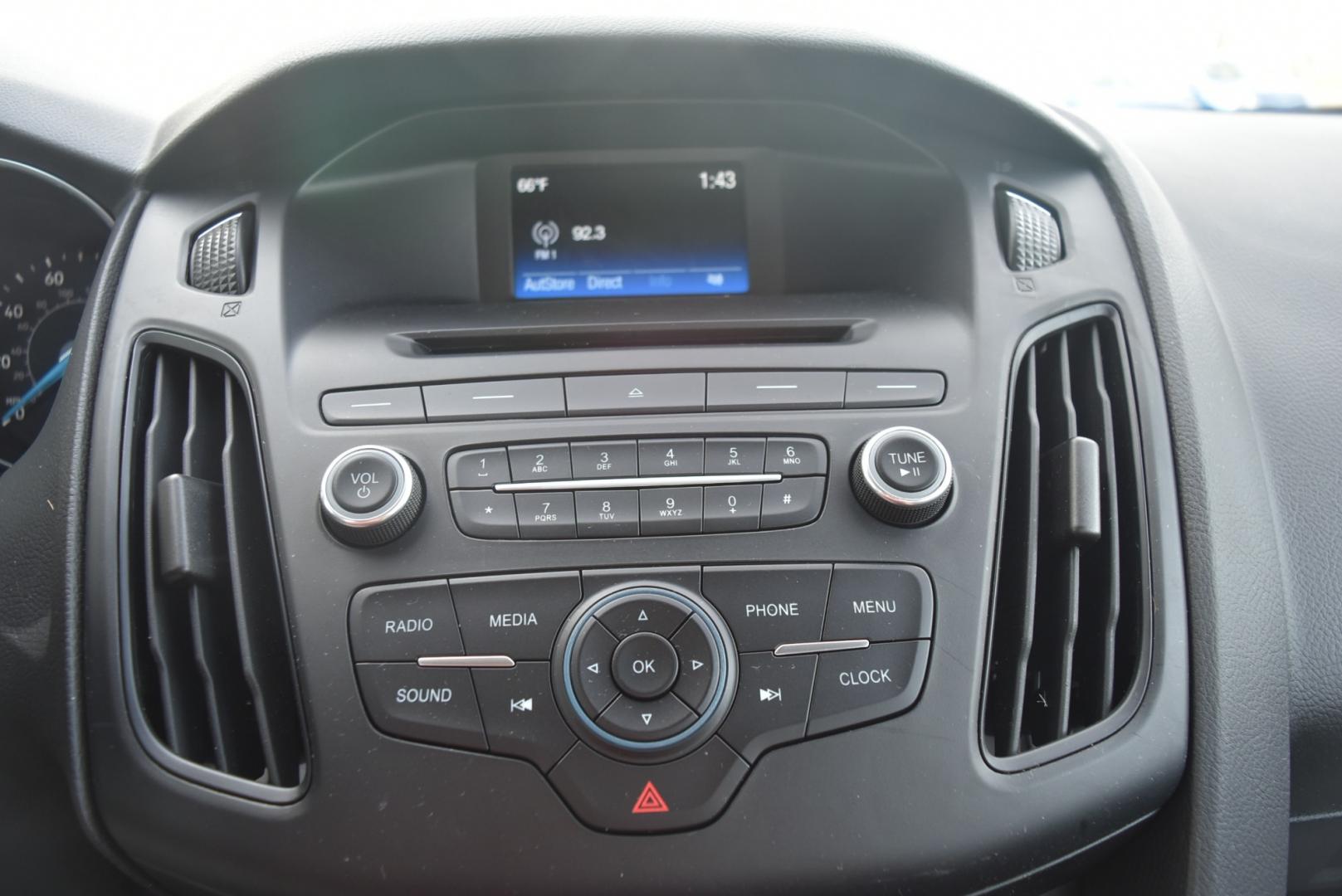 2016 Gray /Black Ford Focus SE (1FADP3F26GL) with an 2.0L I-4 GDI TI-VCT FLEX FUEL engine, 6-Speed Powershift Automatic transmission, located at 1600 E Hwy 44, Rapid City, SD, 57703, (605) 716-7878, 44.070232, -103.171410 - Photo#18
